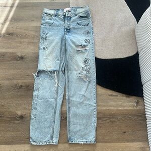 Revice distressed boyfriend jeans